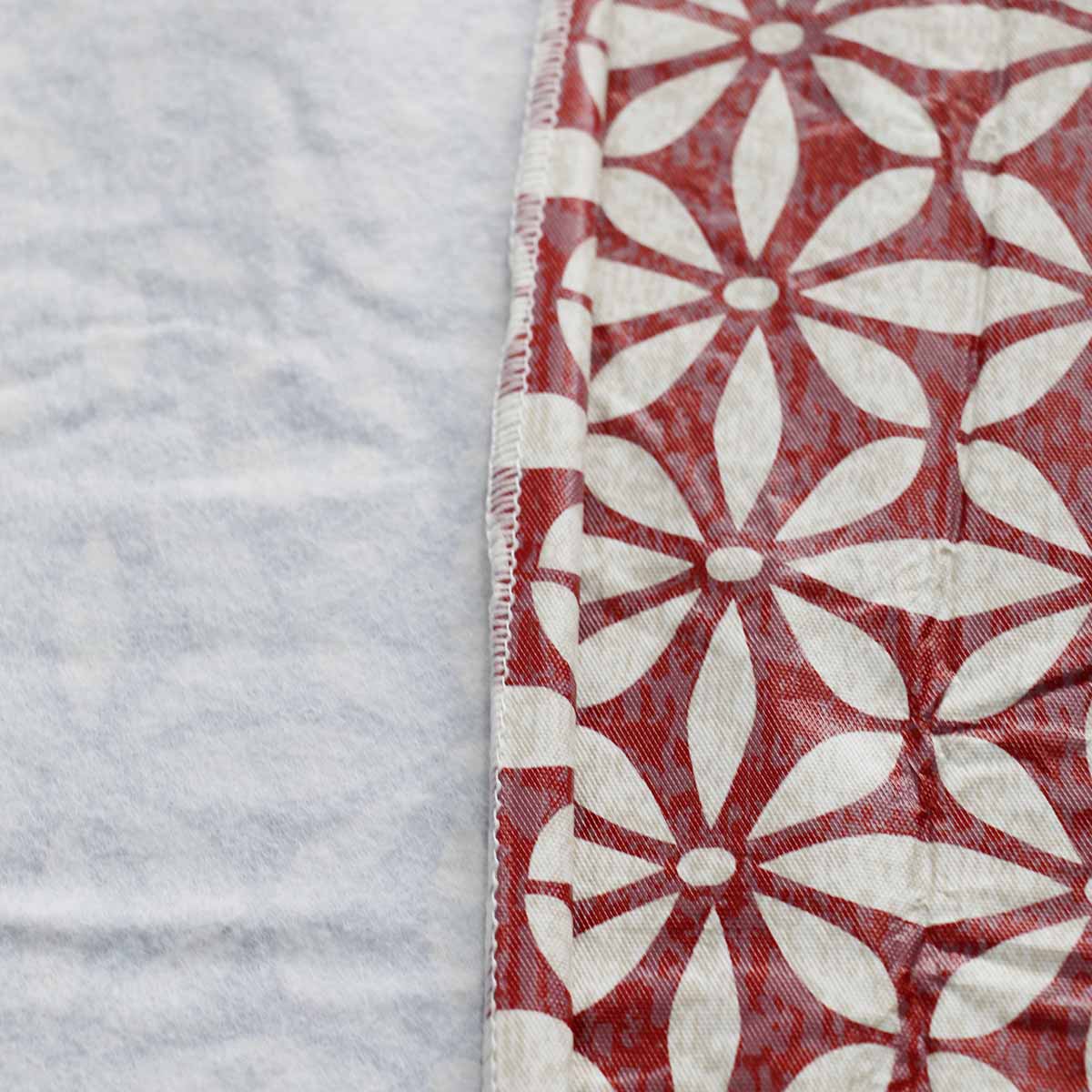 Elegant Red Pattern Tablecloth Elegant Red Pattern Tablecloth
