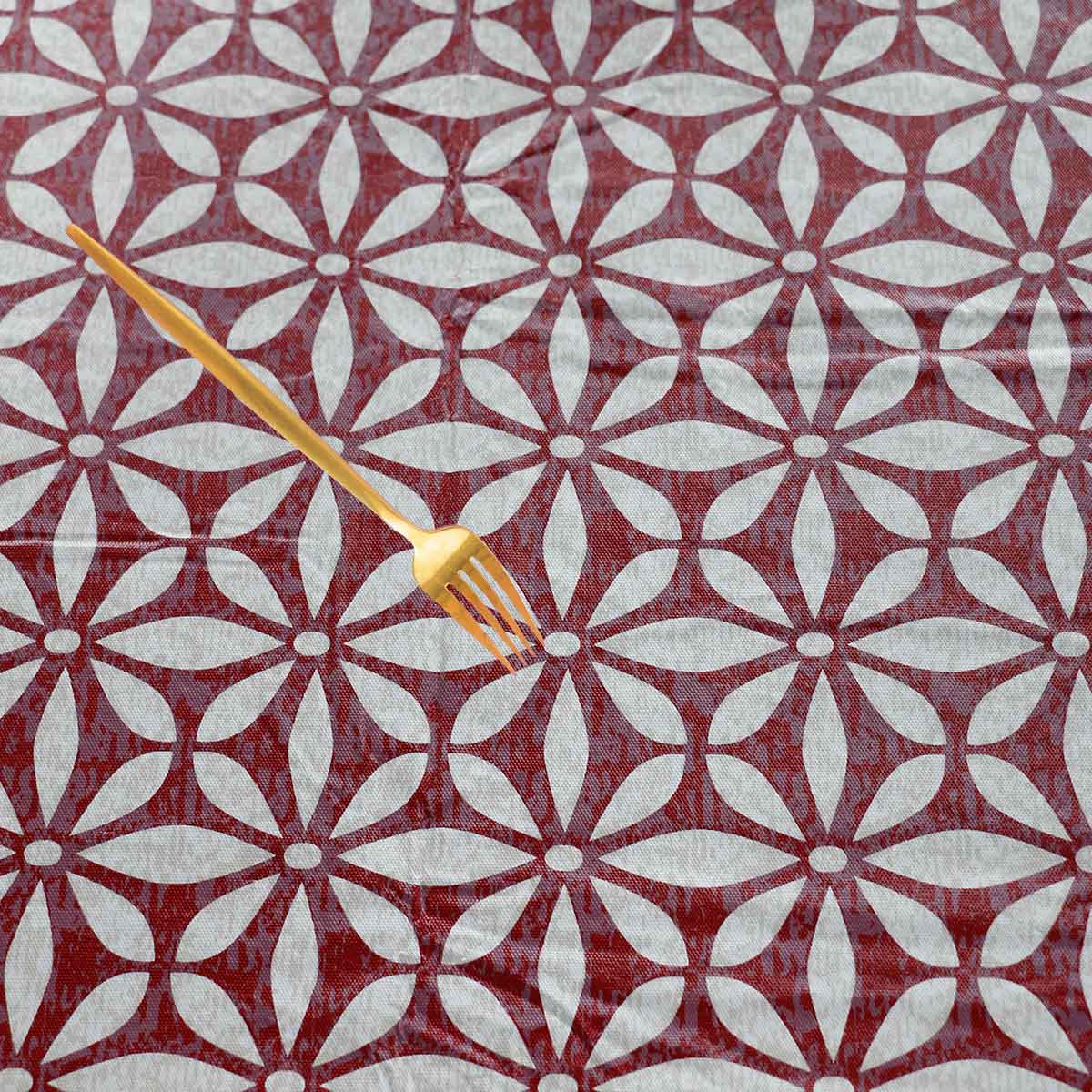 Elegant Red Pattern Tablecloth Elegant Red Pattern Tablecloth