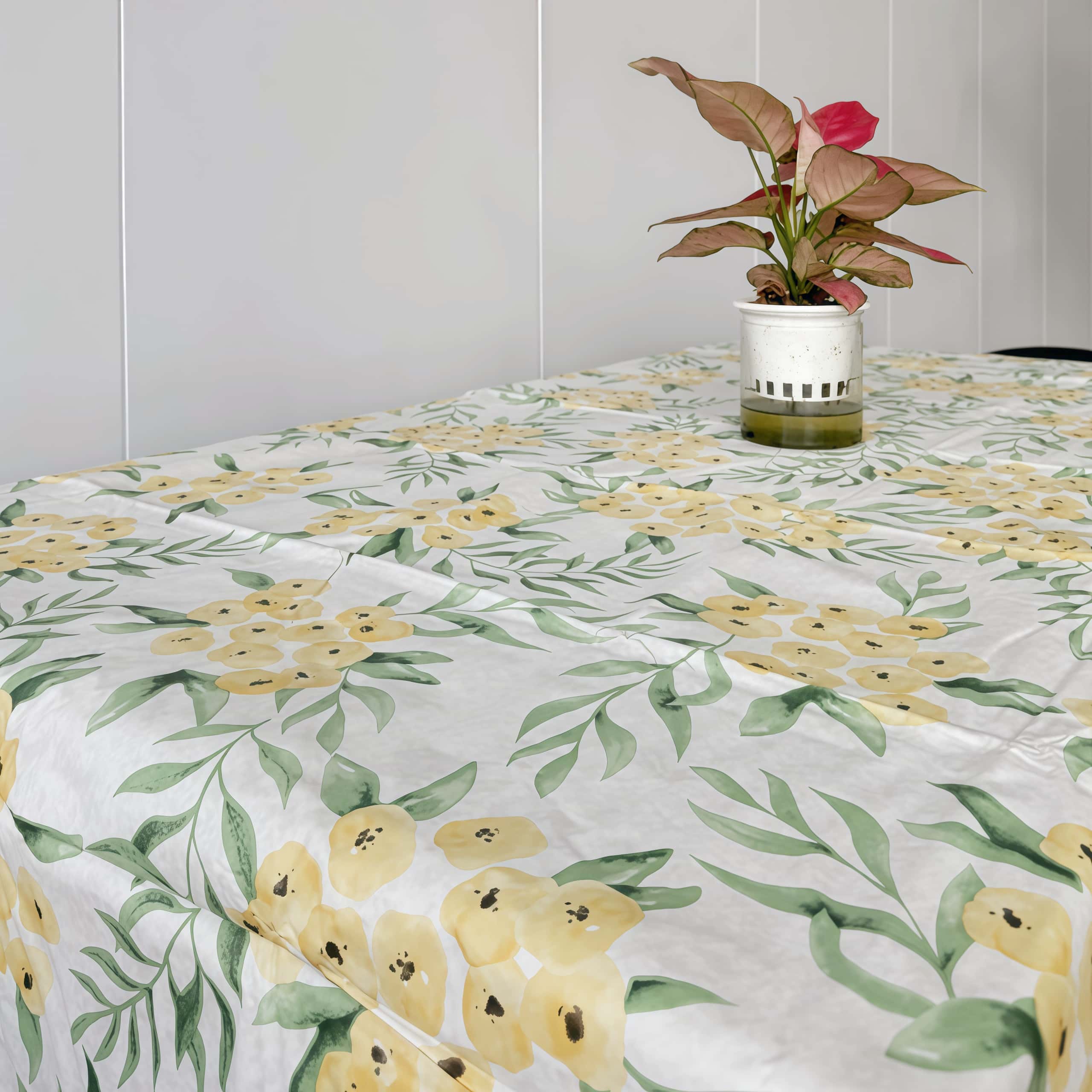 Loquat Patterned Vinyl Tablecloth