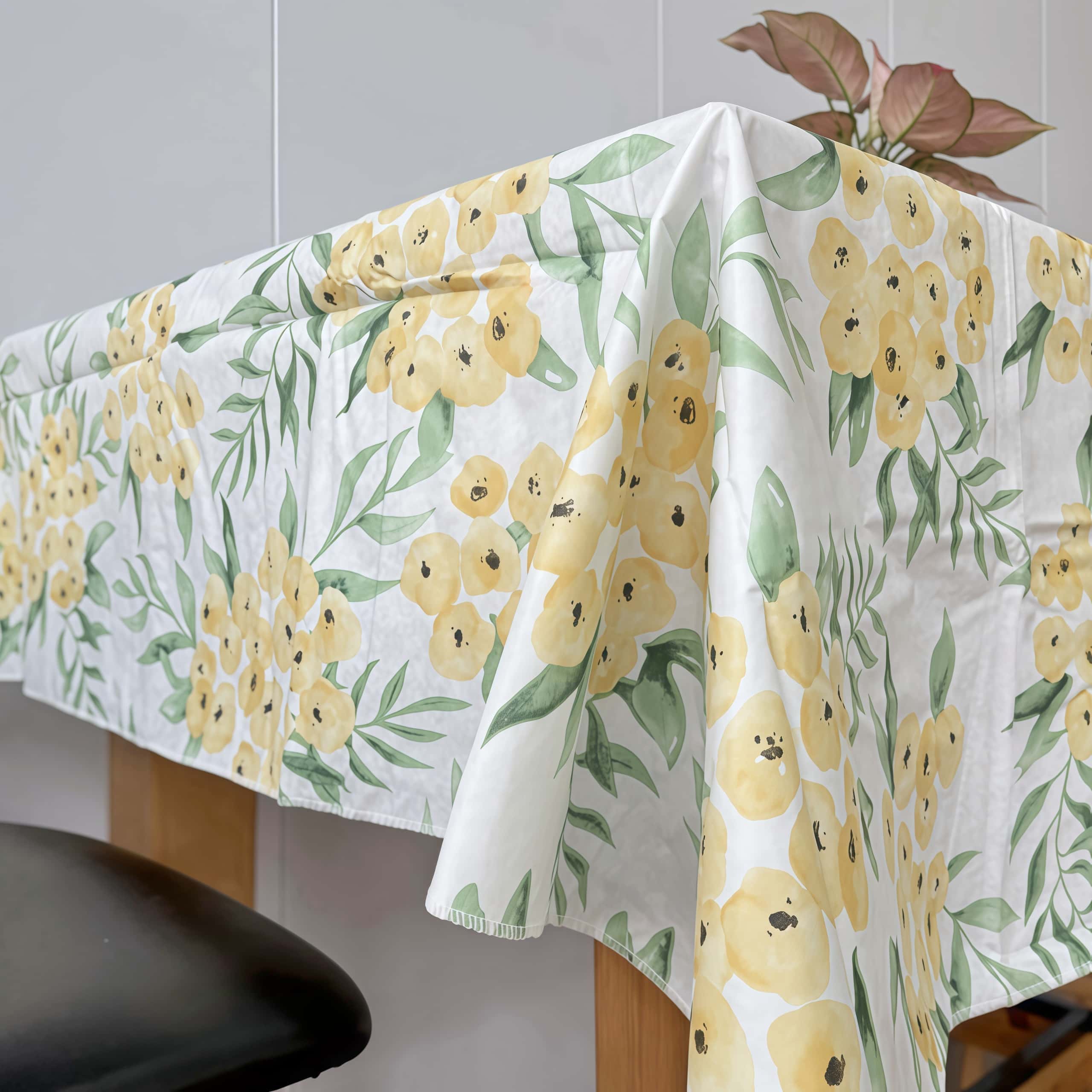 Loquat Patterned Vinyl Tablecloth